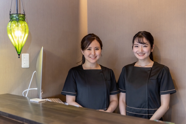 【美容室フロント　週3日＆未経験＆学生OK】大阪府大阪市鶴見区(最寄駅：大阪メトロ鶴見緑地線　今福鶴見駅)